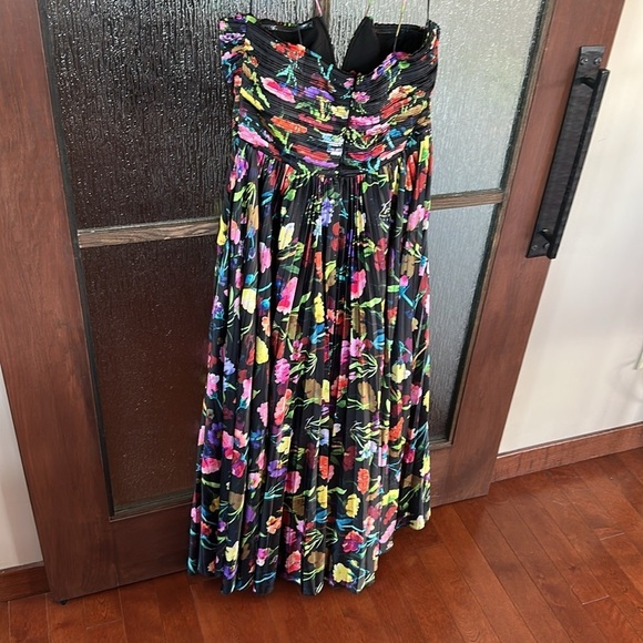 AIIFOS
Adriana Gown size 12
$795 original - Picture 11 of 14